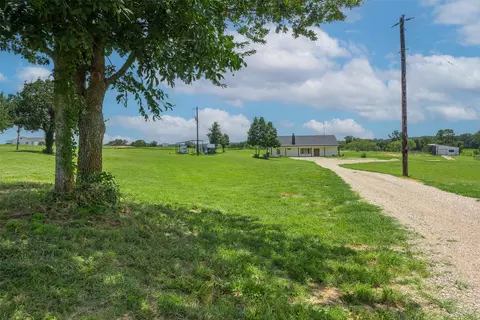 800 Fox Rd, Millsap, TX 76066