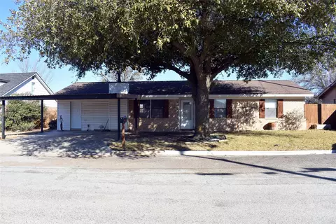 1204 Switzer St, Bangs, TX 76823 photo 2