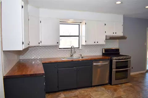1204 Switzer St, Bangs, TX 76823 photo 3