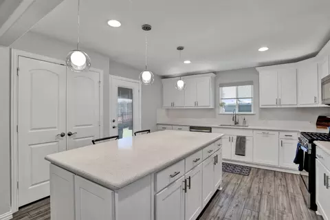 956 Freedom Ln, Aubrey, TX 76227