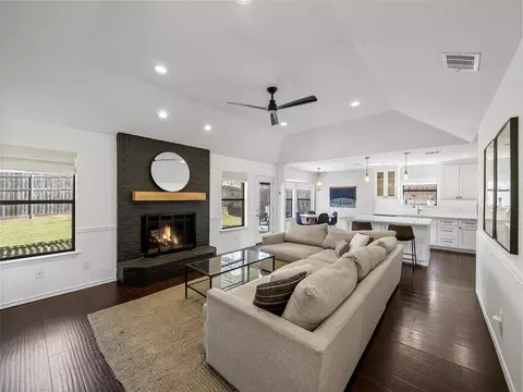 2932 Chris Ln, Grapevine, TX 76051