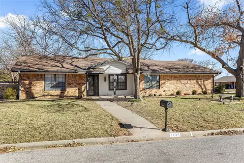 1435 Cardinal Ln, Burkburnett, TX 76354