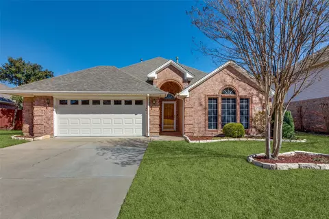 819 Huebner Way, Burleson, TX 76028