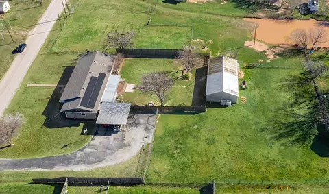 202 E South St, Archer City, TX 76351