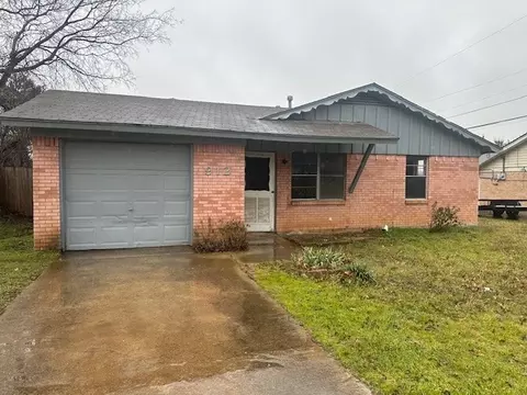912 Wilemon Dr, Bedford, TX 76022