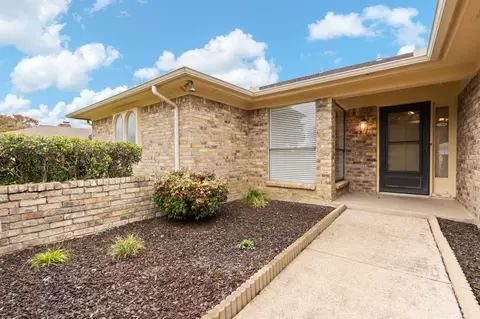 233 Lansford Dr, Benbrook, TX 76126