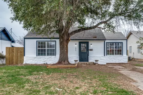 4825 Curzon Ave, Fort Worth, TX 76107