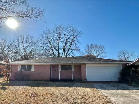 609 Melody Ln, Gainesville, TX 76240