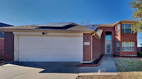 8600 Cherry Bark Ln, Fort Worth, TX 76140