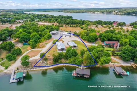 162 Scenic Pt, Gainesville, TX 76240