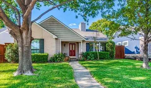 8142 Old Moss Rd, Dallas, TX 75231