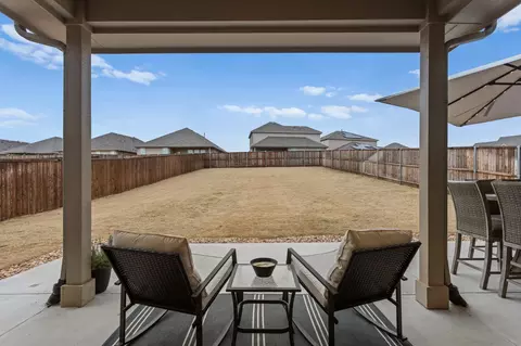 400 Hogan Dr, Denton, TX 76210