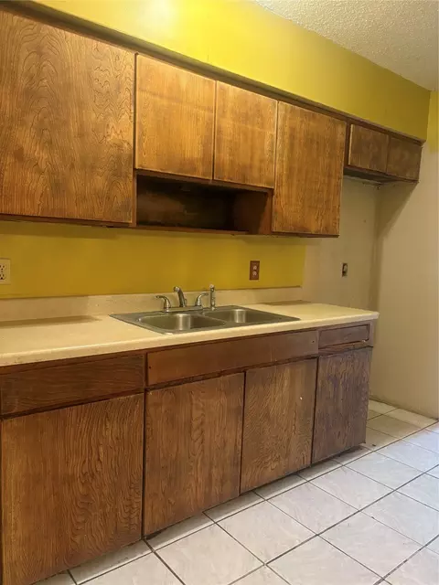 1938 Varsity Dr, Grand Prairie, TX 75051