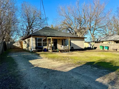Exterior - 809 E 11th St, Kemp, TX 75143 photo 3 of 9