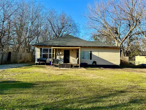 809 E 11th St, Kemp, TX 75143