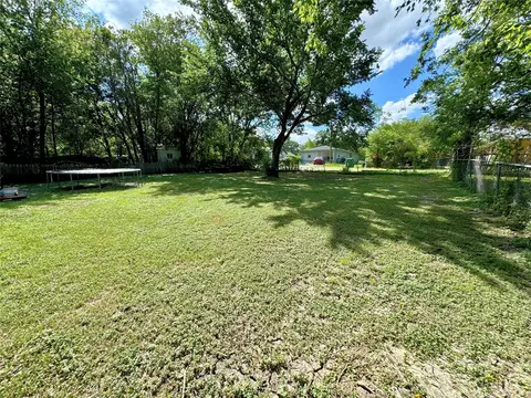 Exterior - 809 E 11th St, Kemp, TX 75143 photo 7 of 9