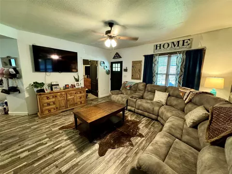 Living - 809 E 11th St, Kemp, TX 75143 photo 2 of 3