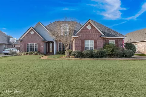 9378 Milbank Dr, Shreveport, LA 71115