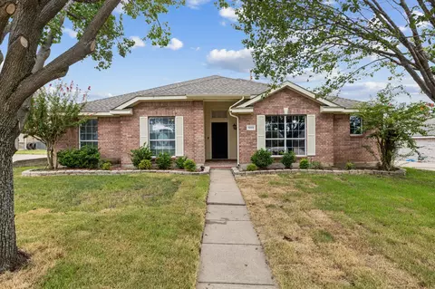 1009 Winchester Dr, Forney, TX 75126