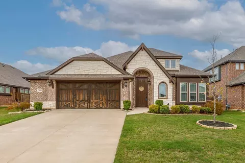 1048 Scarlet Oak Dr, Burleson, TX 76028