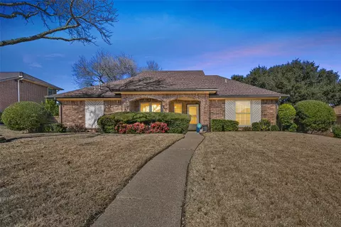 932 Bluffview Dr, Desoto, TX 75115