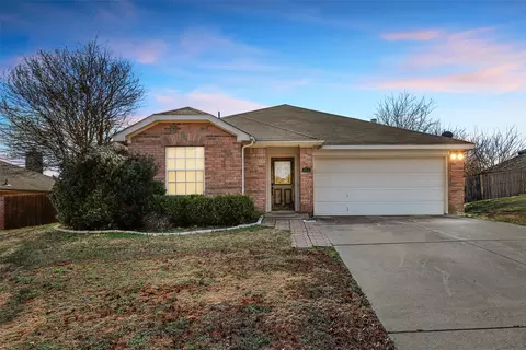 853 Edgehill Rd, Burleson, TX 76028