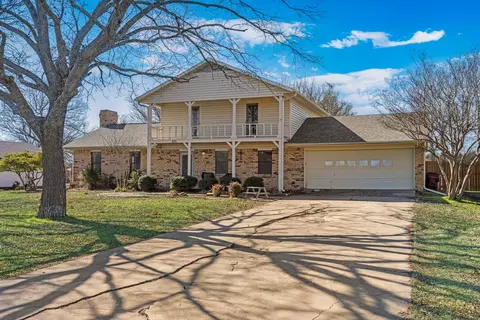 221 N Westlake Dr, Leonard, TX 75452