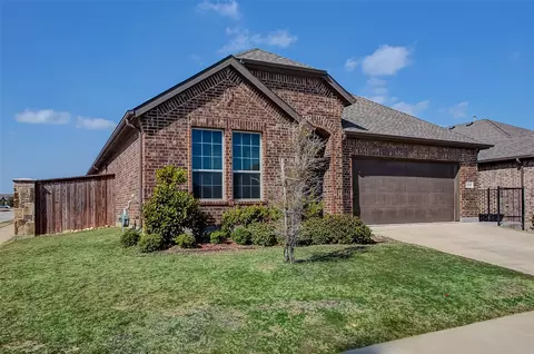 9101 Flying Eagle Ln, Fort Worth, TX 76131