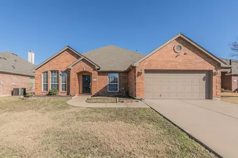 8809 Viridian Ln, Fort Worth, TX 76123