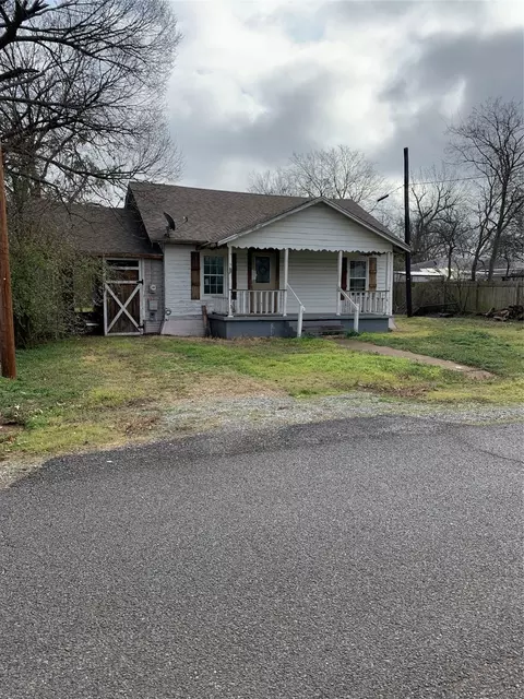 304 N Gowdy St, Whitewright, TX 75491