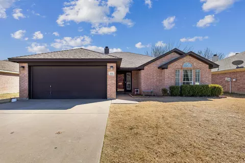 213 Preston Dr, Cleburne, TX 76033