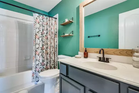 Bath - 10205 Bent Tree Dr, Rowlett, TX 75089 photo 3 of 3