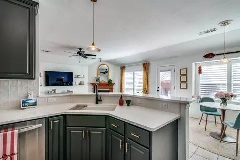 Kitchen - 10205 Bent Tree Dr, Rowlett, TX 75089 photo 3 of 3