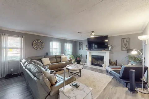 504 E 8th St, Kemp, TX 75143