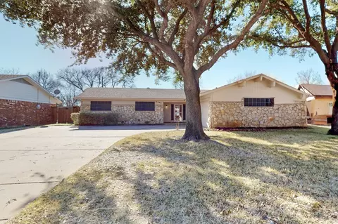 5409 Roberta Dr, North Richland Hills, TX 76180