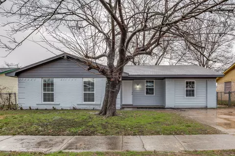 3520 Softcloud Dr, Dallas, TX 75241