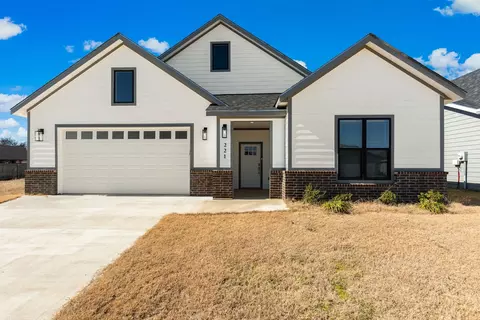 221 Marianne Cir, Sulphur Springs, TX 75482