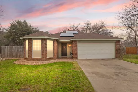 4501 Royal Springs Dr, Arlington, TX 76001