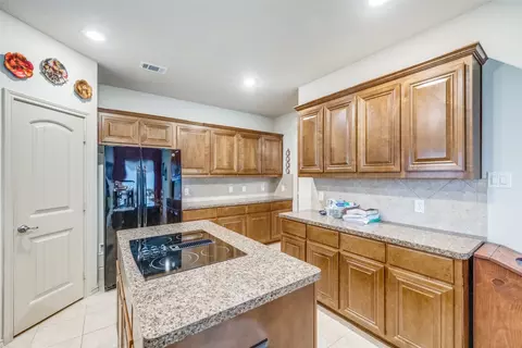 1032 Chandler St, Kennedale, TX 76060