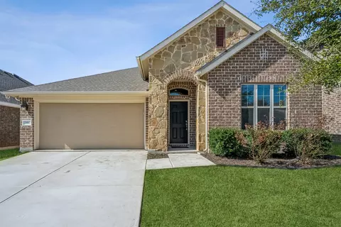 2004 Augustus Dr, Fort Worth, TX 76120