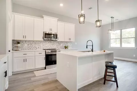 5813 Stonegate Cir, Granbury, TX 76048