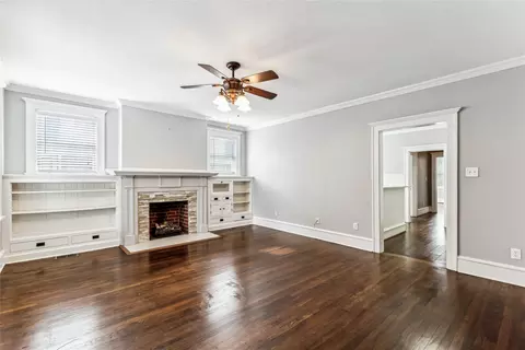 2200 College Ave #101, Fort Worth, TX 76110