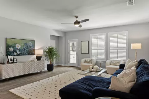 Living - 521 Watson Ln, Denton, TX 76210 photo 4 of 4