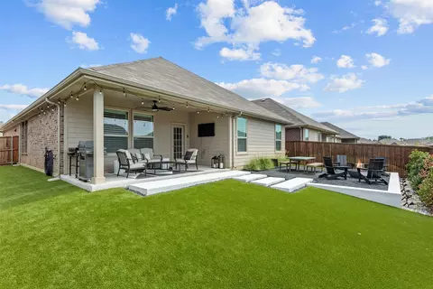 Exterior - 521 Watson Ln, Denton, TX 76210 photo 5 of 6