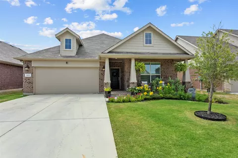 Exterior - 521 Watson Ln, Denton, TX 76210 photo 2 of 6