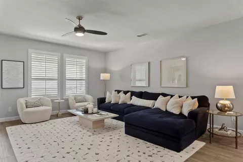 Living - 521 Watson Ln, Denton, TX 76210 photo 3 of 4