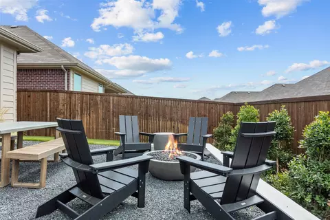 Exterior - 521 Watson Ln, Denton, TX 76210 photo 4 of 6