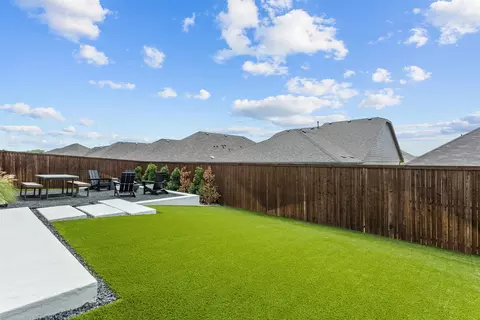 Exterior - 521 Watson Ln, Denton, TX 76210 photo 6 of 6