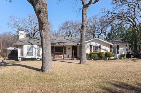 1105 Carpenter St, Azle, TX 76020