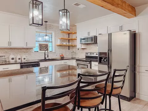 706 Dejay St, Fairfield, TX 75840